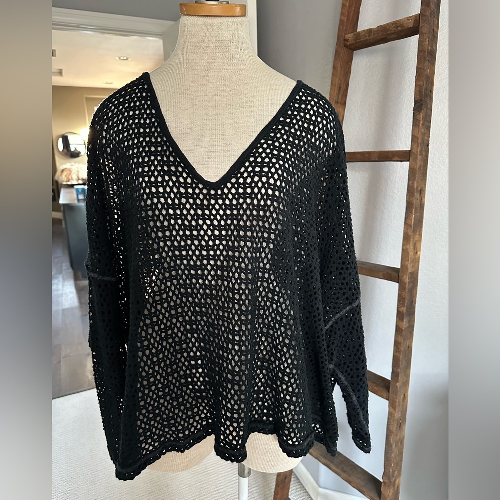 We The Free black V-Neck top, size large